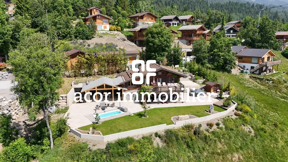 Propriété d'exception - Chalet avec parcelle attenante & potentiel!