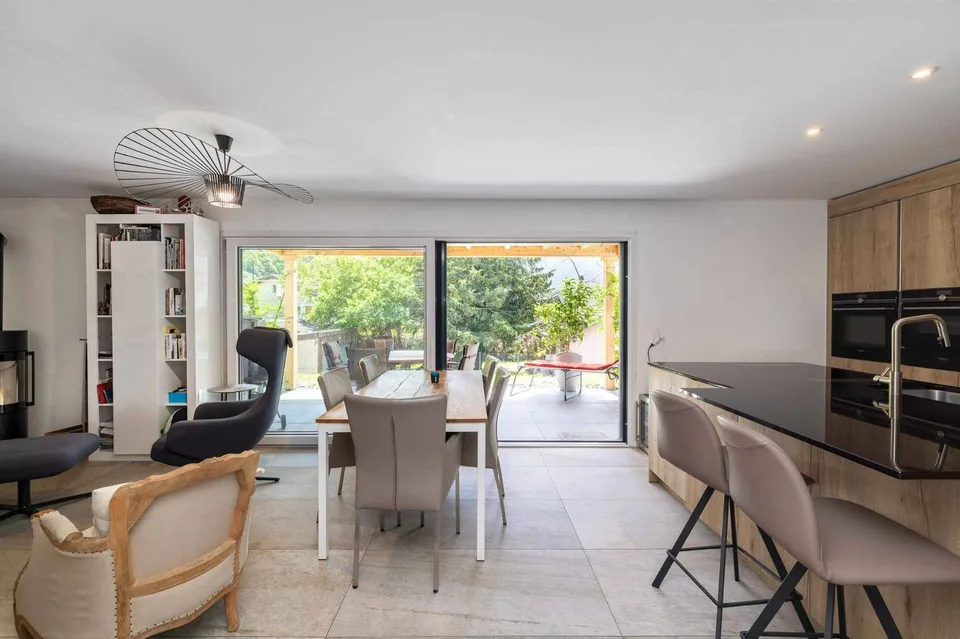 Prächtiges 3.5-Zimmer-Apartment mit eigenem Garten in einer neuen Residenz