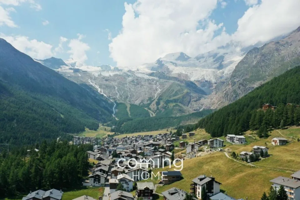 Parcello edificabile unico a Saas-Fee - soleggiato, senza auto e con panorama alpino