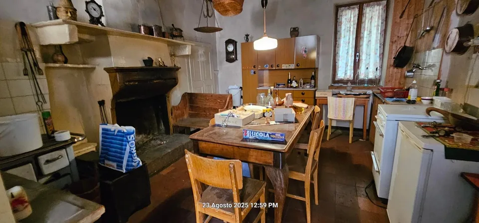 Splendido appartamento di 12 Locali con Camino e tanti spazi ad Arogno