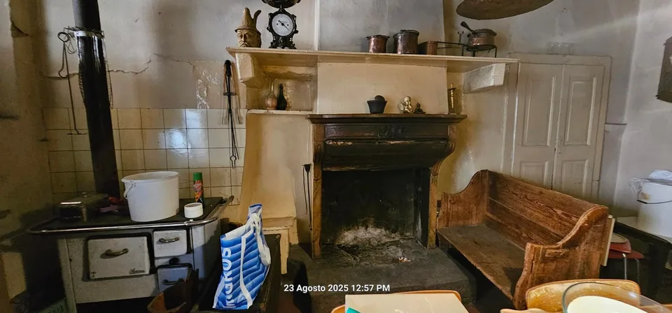 Splendido appartamento di 12 Locali con Camino e tanti spazi ad Arogno