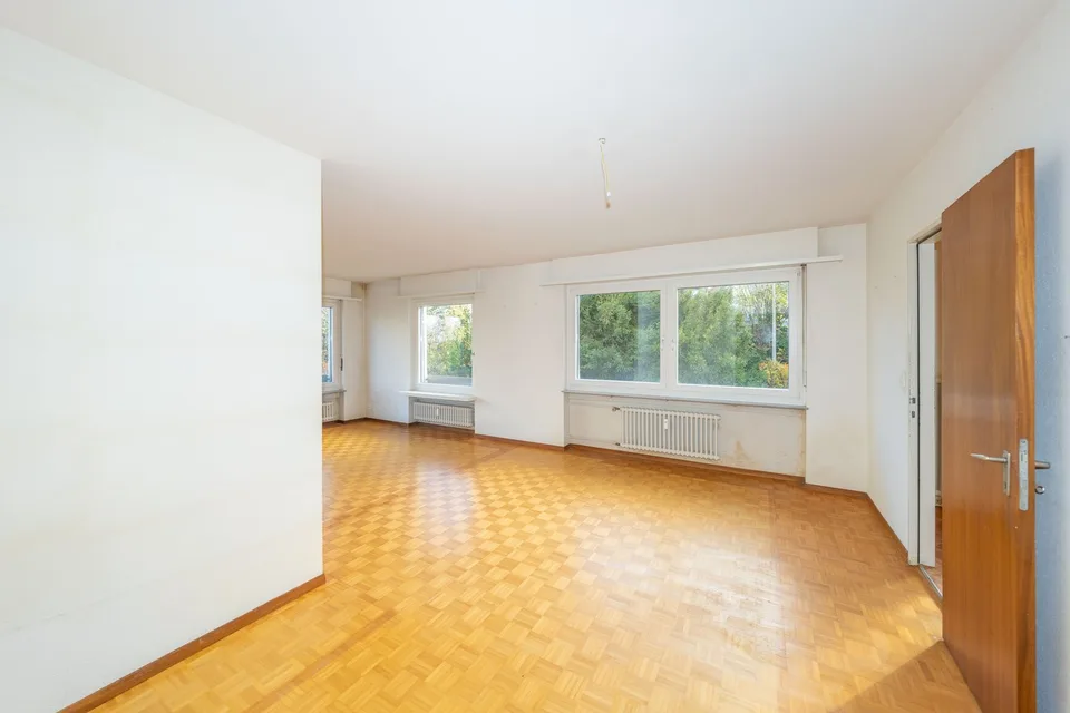 Appartamento di 3,5 locali con balcone e posto auto in garage a Binningen