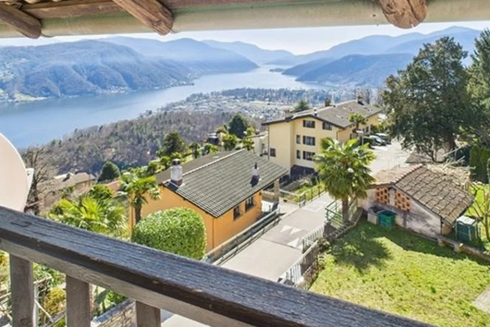 Casa bifamiliare con vista lago eleganza comfort e relax