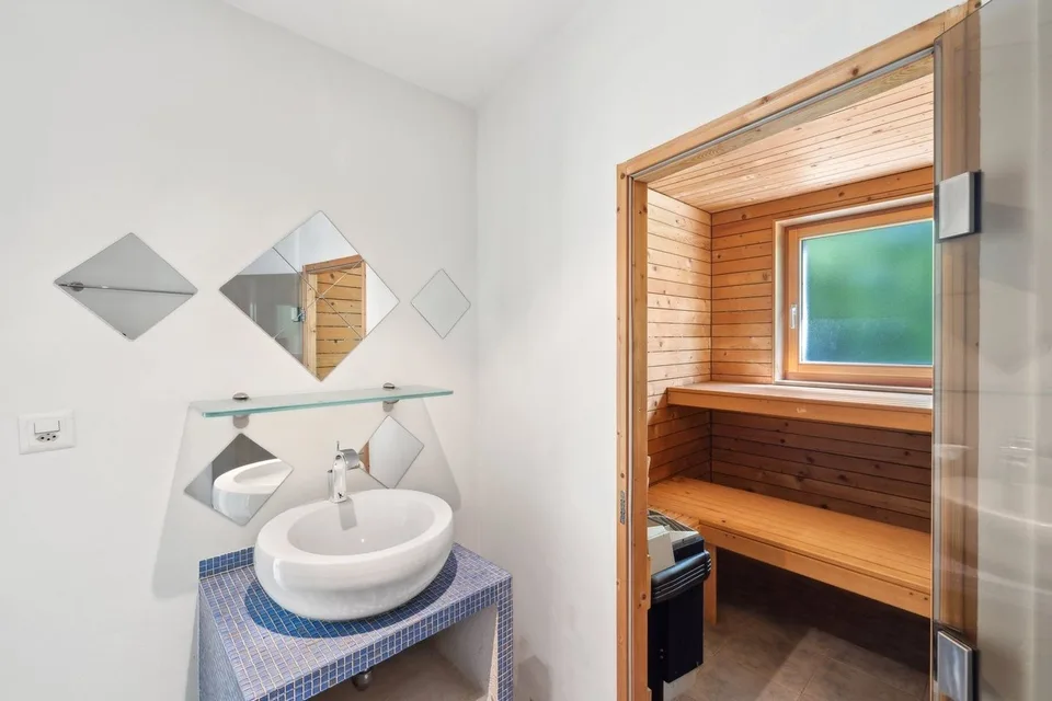 Villa esclusiva con piscina, ampi spazi e ambiente idilliaco – foto 6 di 12