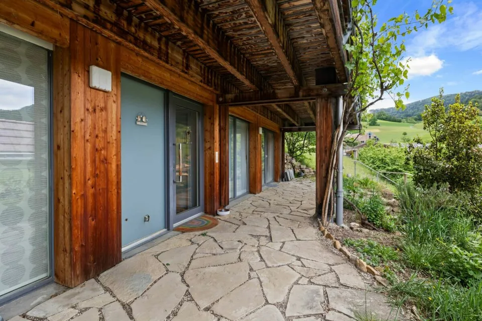Emplacement ensoleillé au sud : Maison individuelle dépendante avec panorama et intimité – photo 2 sur 20