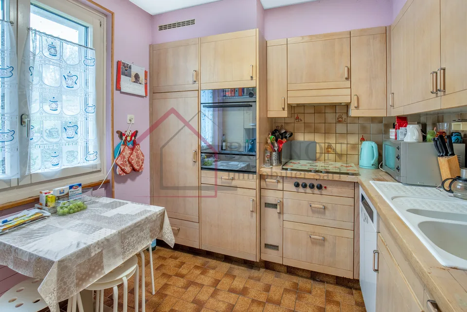 Villa individuale familiare con terrazza, piscina e forte potenziale