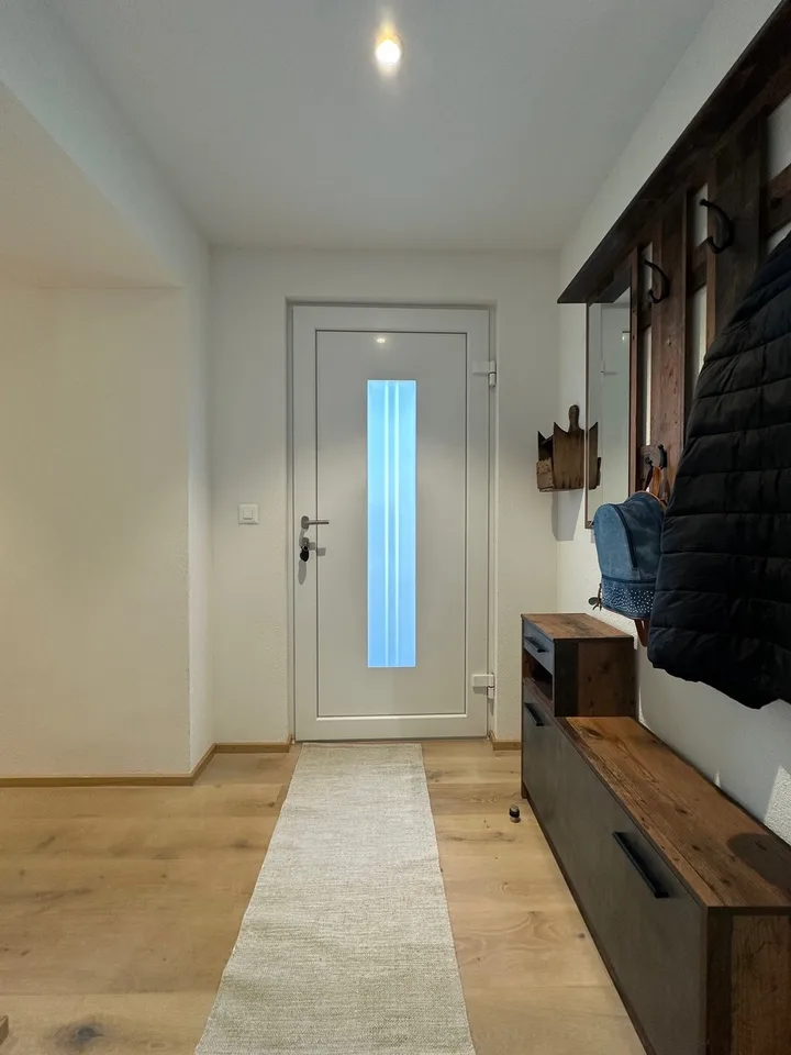 Neuwertige 3.5-Zimmer-Wohnung mit Sitzplatz und Carport zu verkaufen