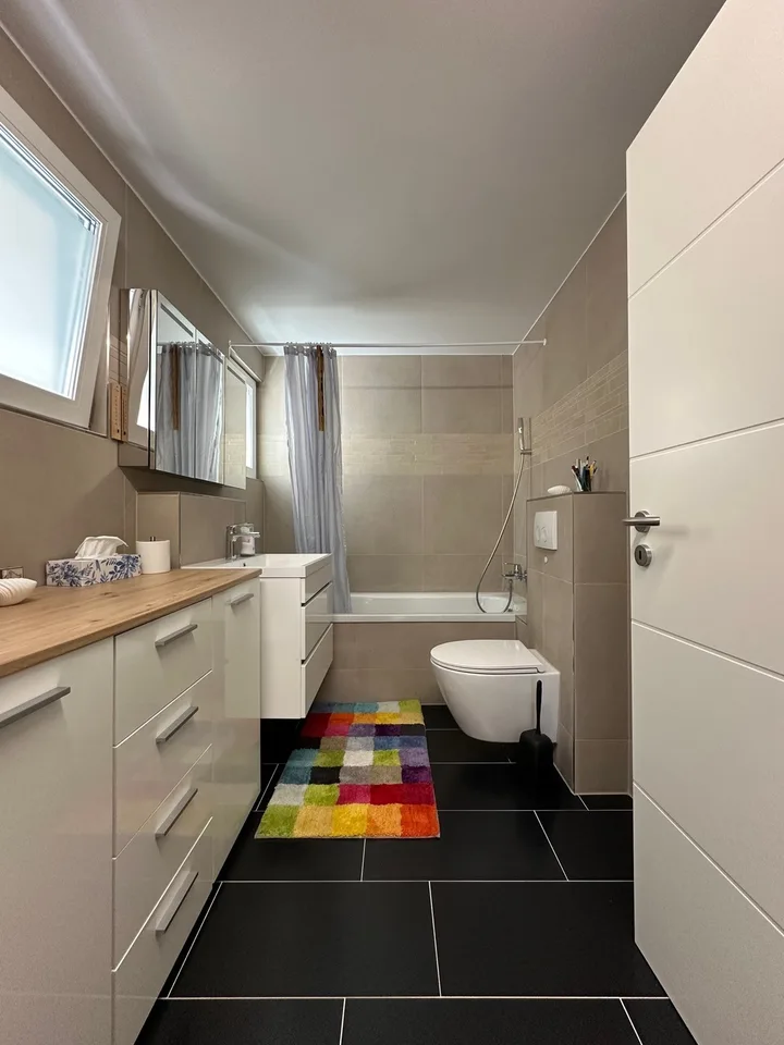 Neuwertige 3.5-Zimmer-Wohnung mit Sitzplatz und Carport zu verkaufen – foto 7 di 13