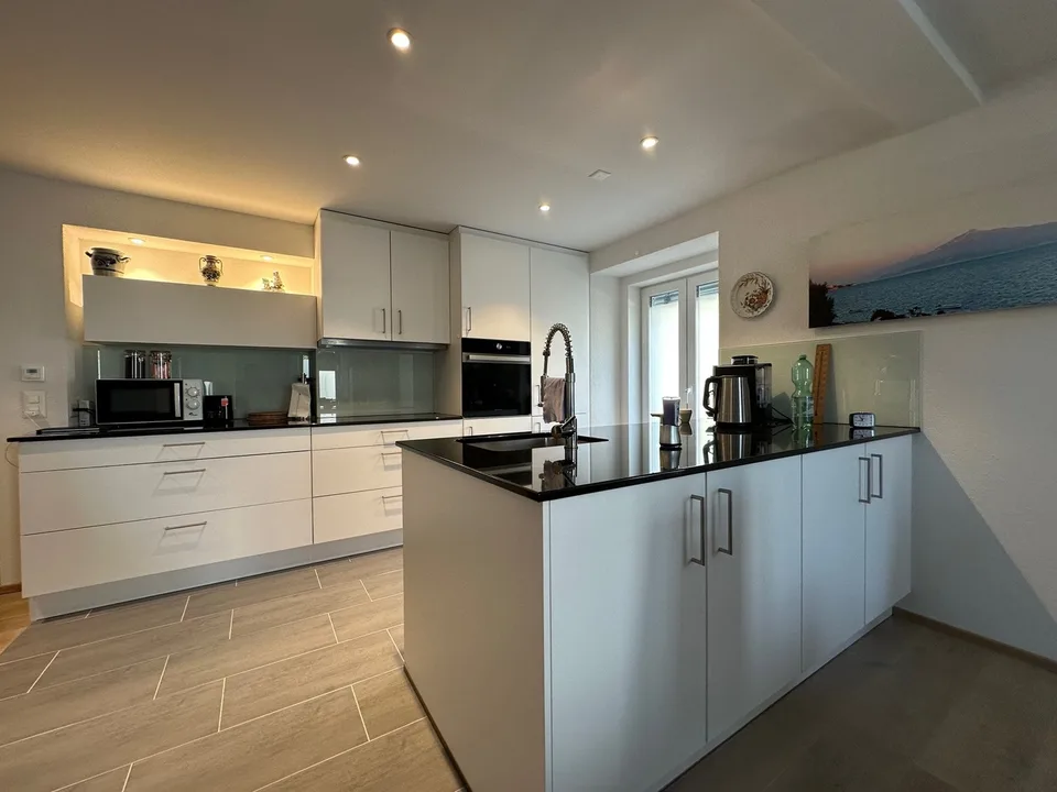 Neuwertige 3.5-Zimmer-Wohnung mit Sitzplatz und Carport zu verkaufen – foto 6 di 13