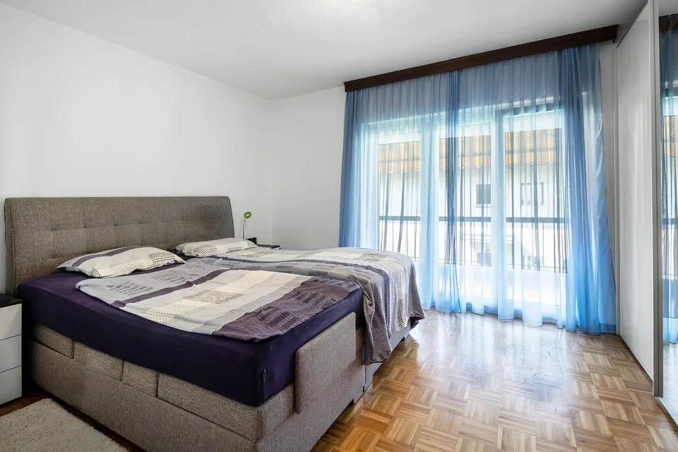 Apartment in a semi-detached house with garden