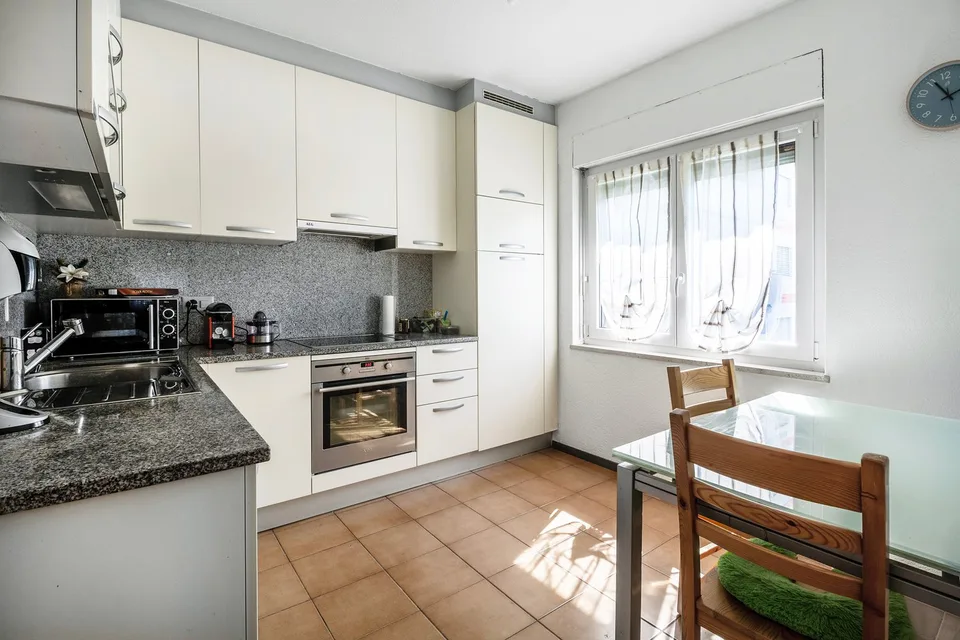 Apartment in a semi-detached house with garden