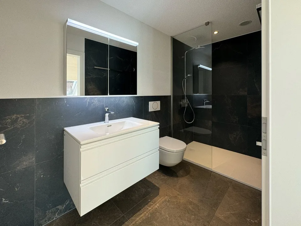 Grosszügige 5½-Zimmer-Galerie-Dachwohnung mit Sauna – MINERGIE-A® – Foto 14 von 17