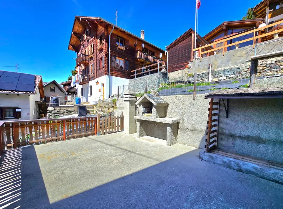 Delizioso appartamento con terrazza, vista panoramica e garage a St-Martin, Val d'Hérens