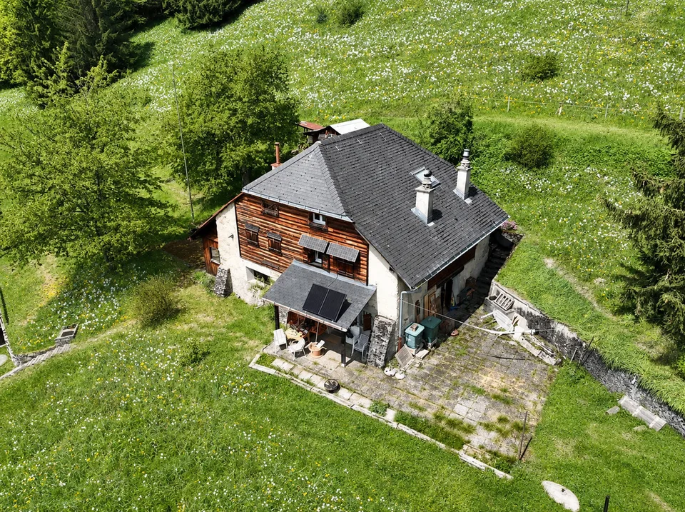 Bello chalet a schiera nel cuore dei narcisi