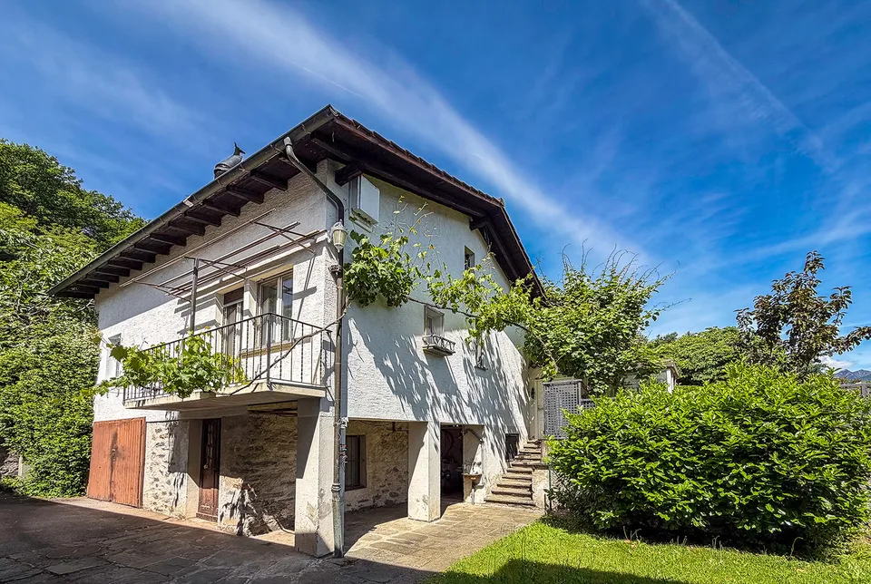 Grande casa unifamiliare completamente da rinnovare