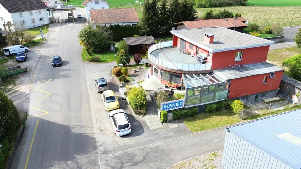 Proprietà residenziale e commerciale a Fahy (JU) - charme e potenziale per vivere e lavorare nello stesso posto