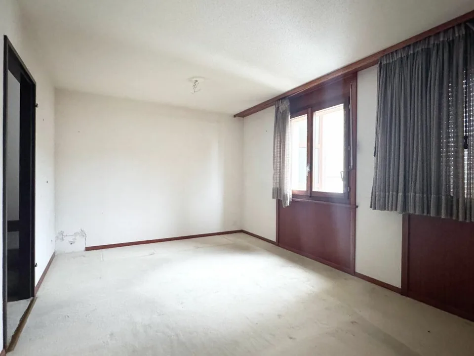 Dreigeschossige Wohnung von 180 m2 zur Renovierung in Nyon