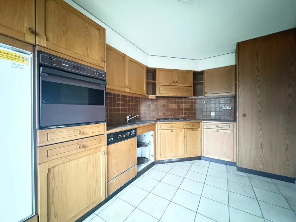 Dreigeschossige Wohnung von 180 m2 zur Renovierung in Nyon