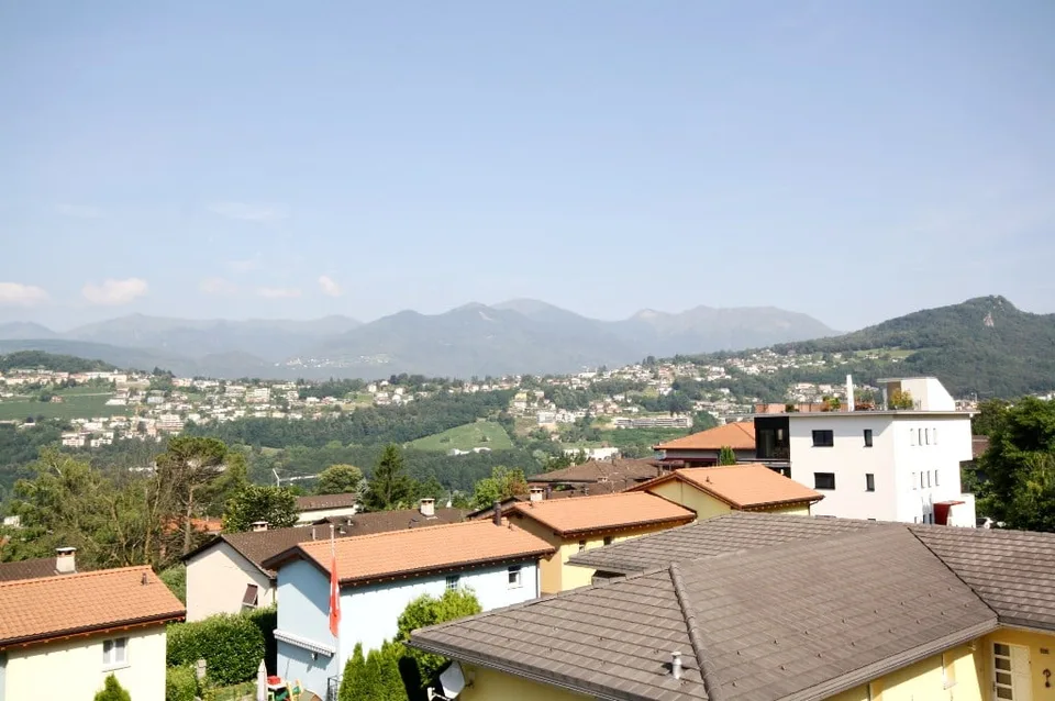 Graziosa palazzina con vista aperta/Hübsche Residenz mit offener Sicht