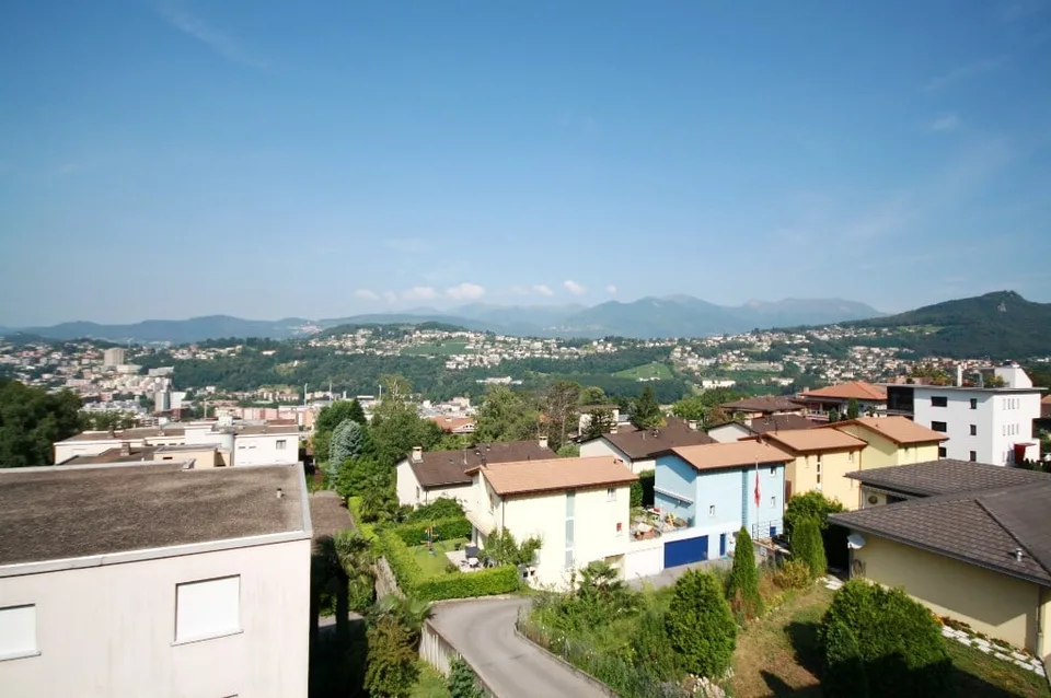 Graziosa palazzina con vista aperta/Hübsche Residenz mit offener Sicht