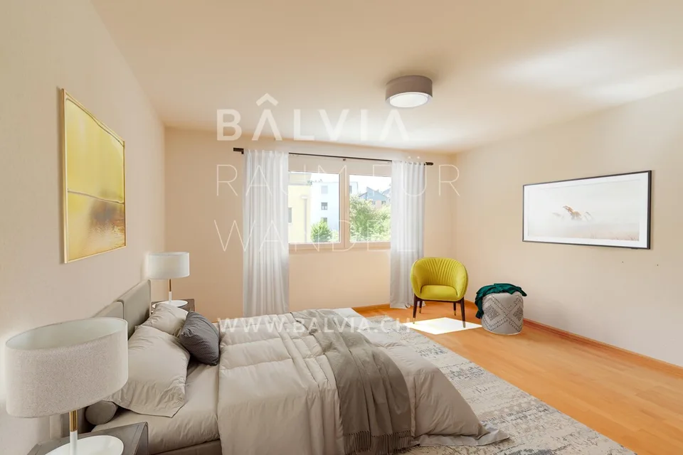 Weitsicht, verglaster Balkon und Einstellplatz mit E-Mobility-Vorberei