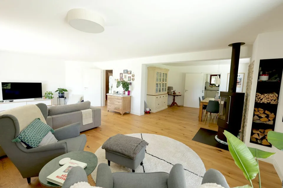 Schönes renoviertes Haus mit 7,5 Zimmern und Außenpool – Foto 18 von 26