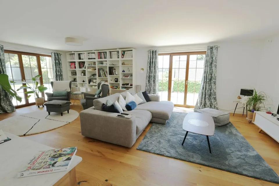Schönes renoviertes Haus mit 7,5 Zimmern und Außenpool – Foto 17 von 26