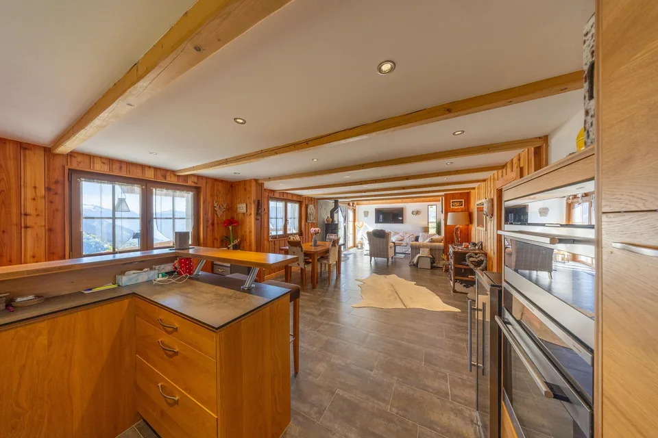 Meraviglioso chalet in legno e pietra con posizione eccezionale – foto 9 di 13