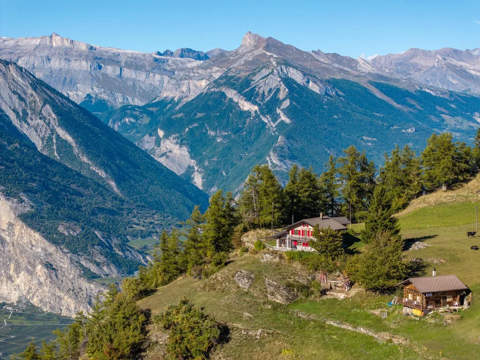 Superbe chalet en bois et pierre profitant d'un emplacement exceptionnel