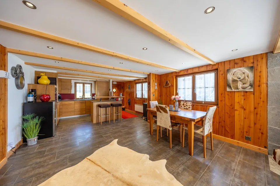 Meraviglioso chalet in legno e pietra con posizione eccezionale – foto 8 di 13