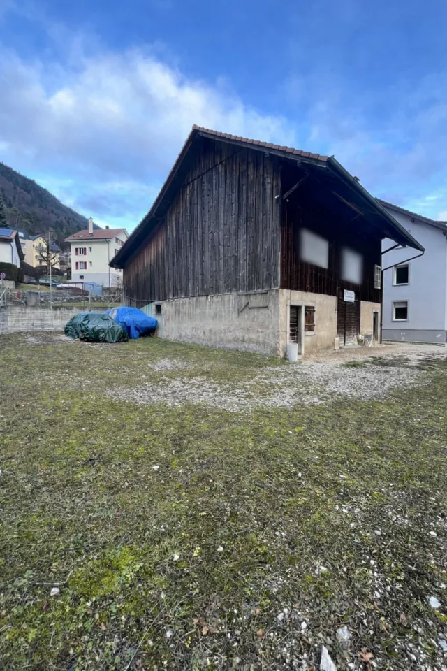Vecchia fattoria da ristrutturare – Opportunità di investimento a Moutier (zona HA3pc)