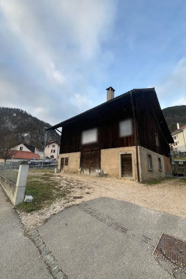 Ancienne grange à rénover – Opportunité d’investissement à Moutier (zone HA3pc)
