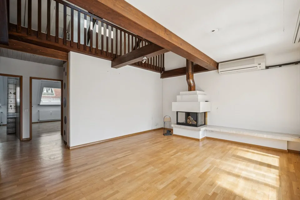 Attraktive Dachwohnung mit Stil und Galerie