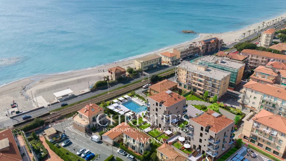 Penthouse con vista mare, a 30 metri dalla spiaggia ? Borgio Verezzi (Trattativa privata) – foto 12 di 13