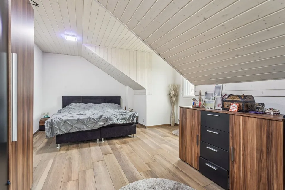Doppelhaus mit 4.5 Zimmern und schönem Garten – Foto 9 von 10