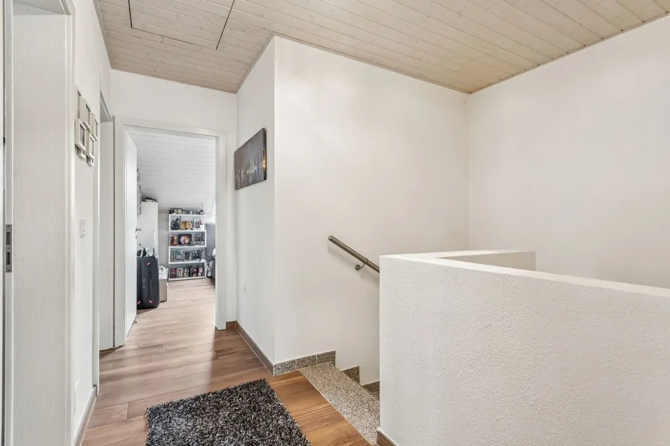 Doppelhaus mit 4.5 Zimmern und schönem Garten – Foto 6 von 10