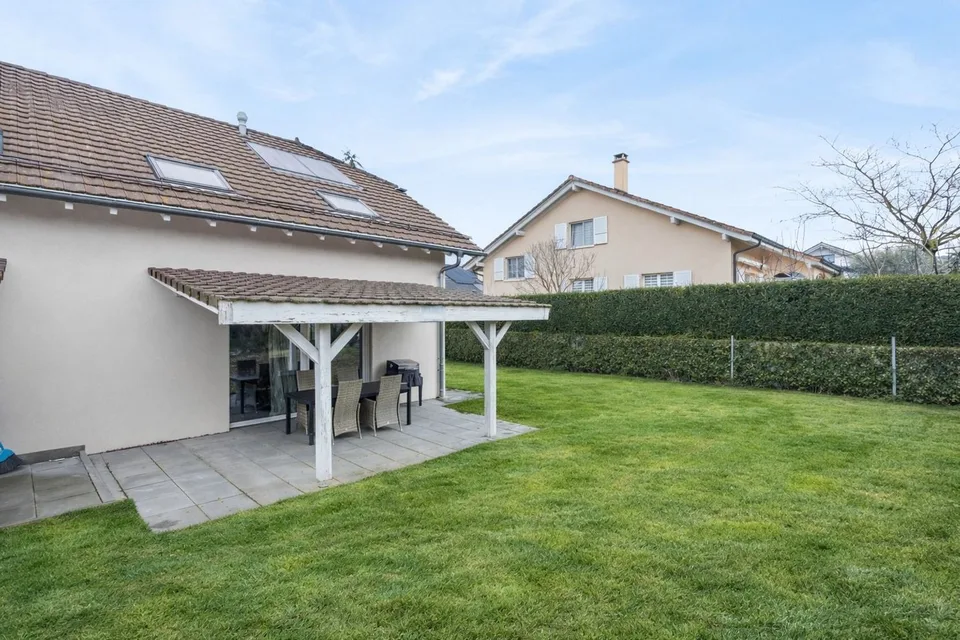 Casa a schiera di 4.5 locali con bel giardino