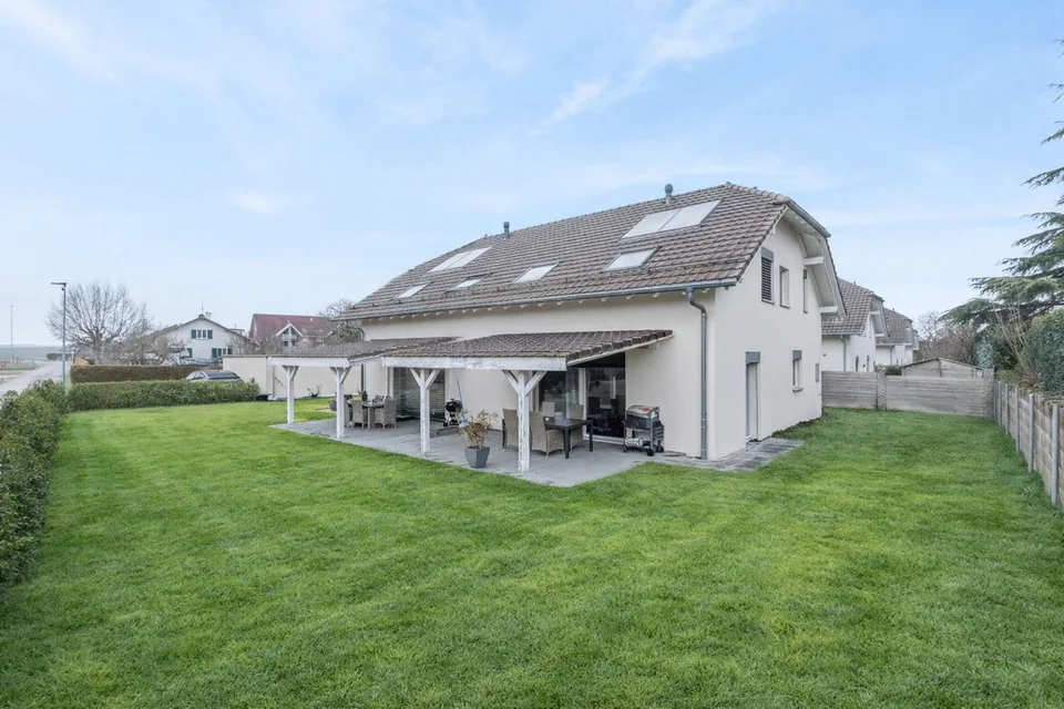 Maison jumelée de 4.5 pièces avec beau jardin