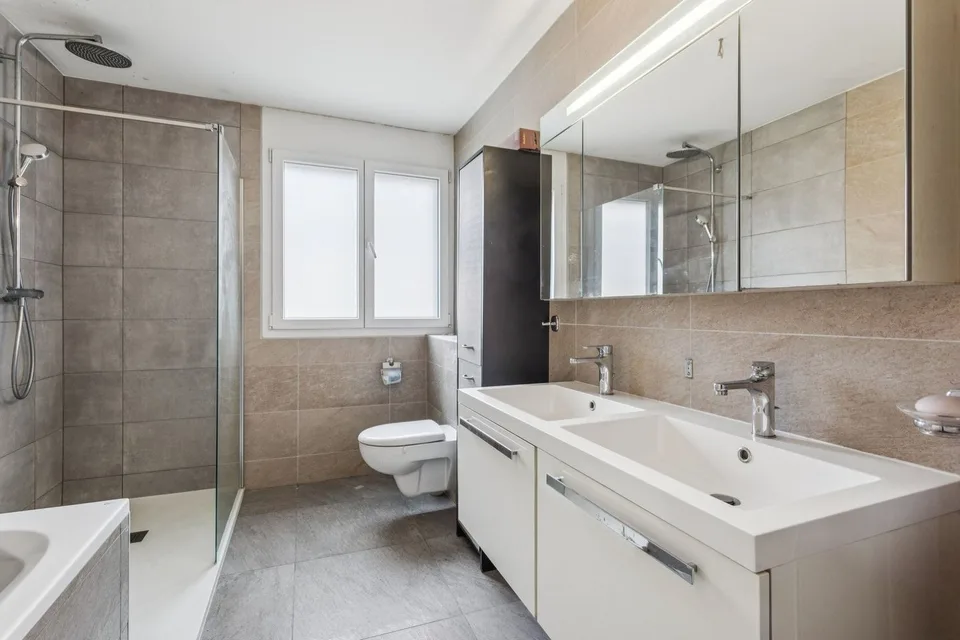 Doppelhaus mit 4.5 Zimmern und schönem Garten – Foto 8 von 10
