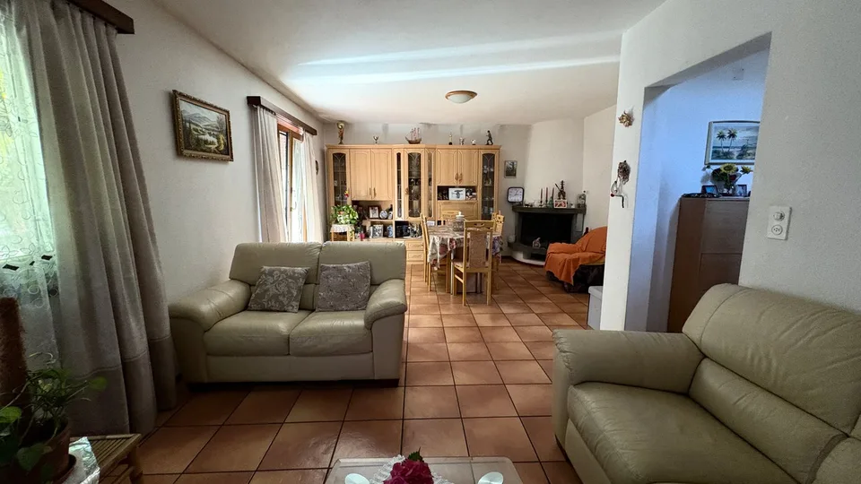 In vendita a Cadenazzo Villetta indipendente con giardino privato