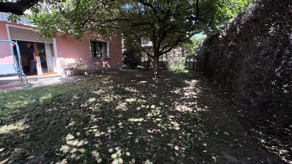 In vendita a Cadenazzo Villetta indipendente con giardino privato