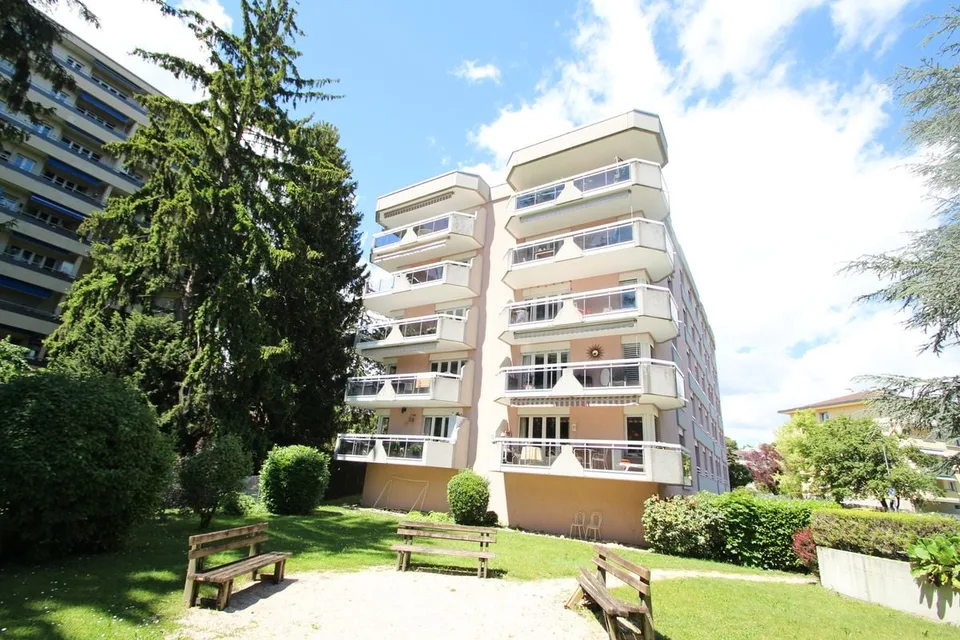 Appartement 4.5 pièces, situé au 1er étage avec balcon
