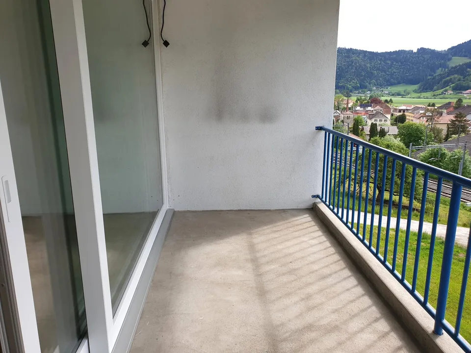 Vaste appartement rénové de 5,5 pièces avec 2 balcons en plein coeur de Travers