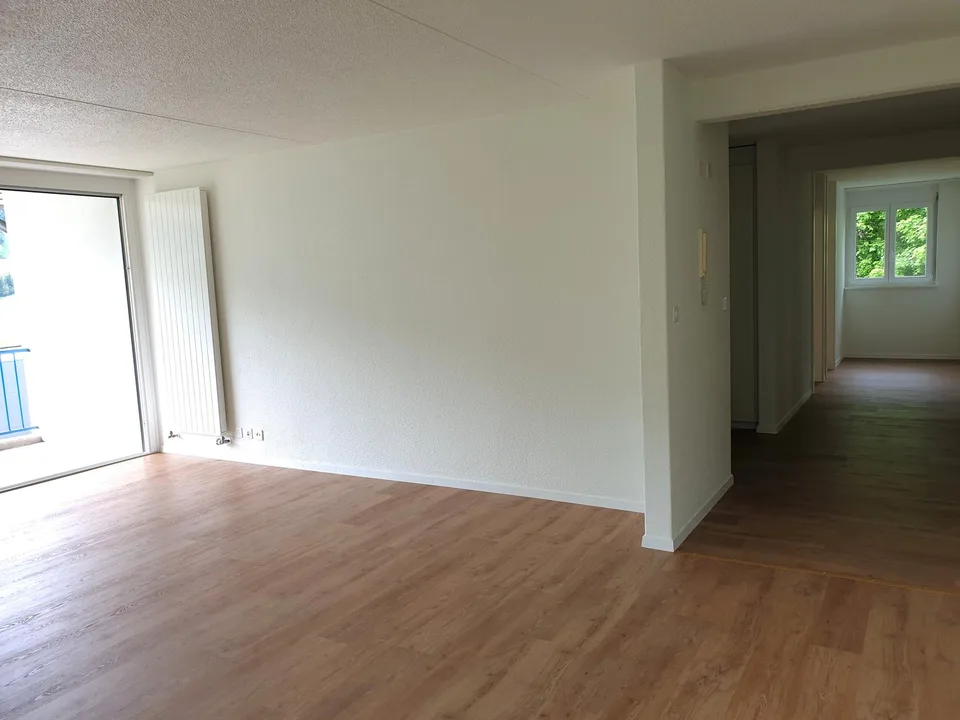 Vaste appartement rénové de 5,5 pièces avec 2 balcons en plein coeur de Travers