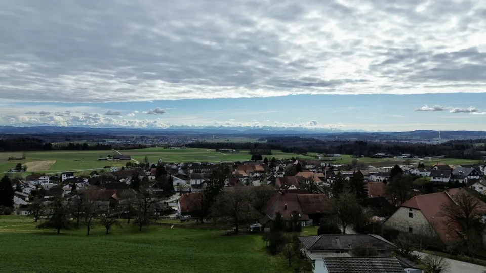 Reserviert - Sonniges Panorama-Grundstück in erhöhter Lage mit Alpenblick