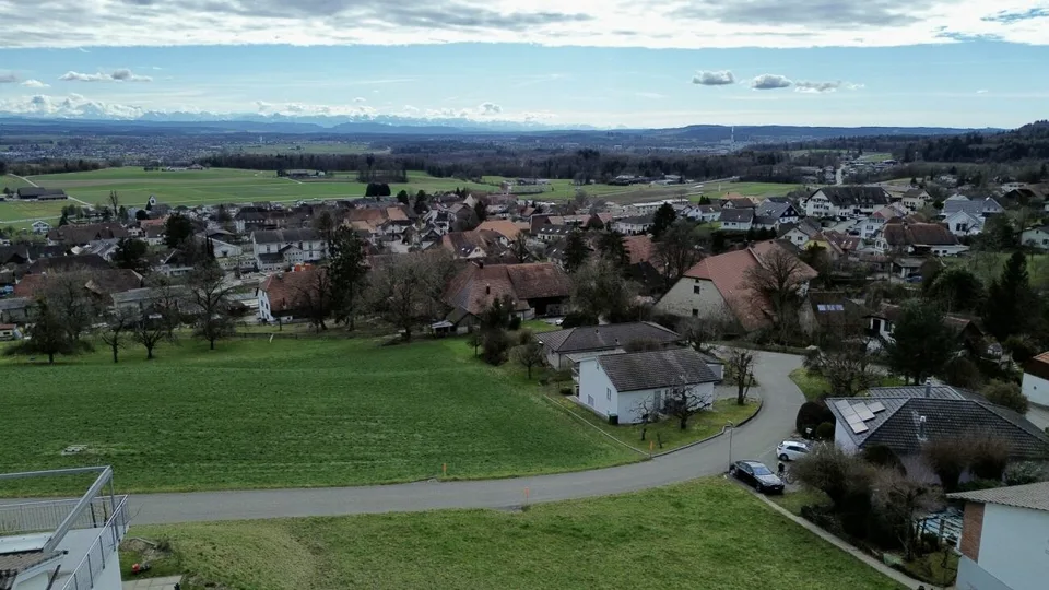 Reserviert - Sonniges Panorama-Grundstück in erhöhter Lage mit Alpenblick