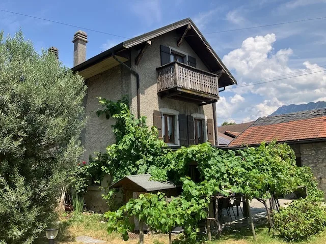 Immobilienkomplex mit Potenzial für die Schaffung von Wohnungen in Chessel