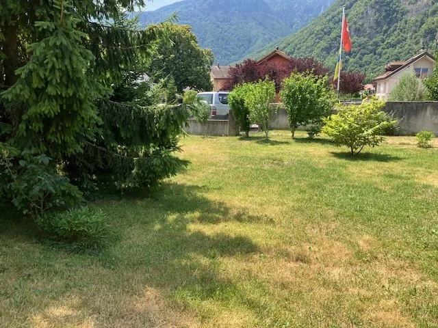 Immobilienkomplex mit Potenzial für die Schaffung von Wohnungen in Chessel
