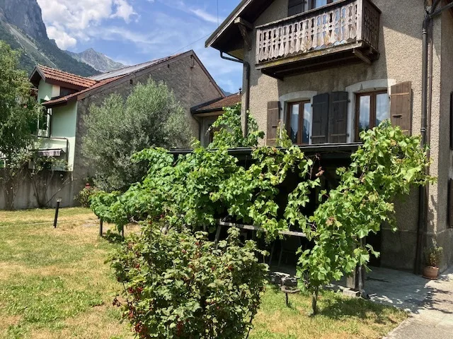 Immobilienkomplex mit Potenzial für die Schaffung von Wohnungen in Chessel