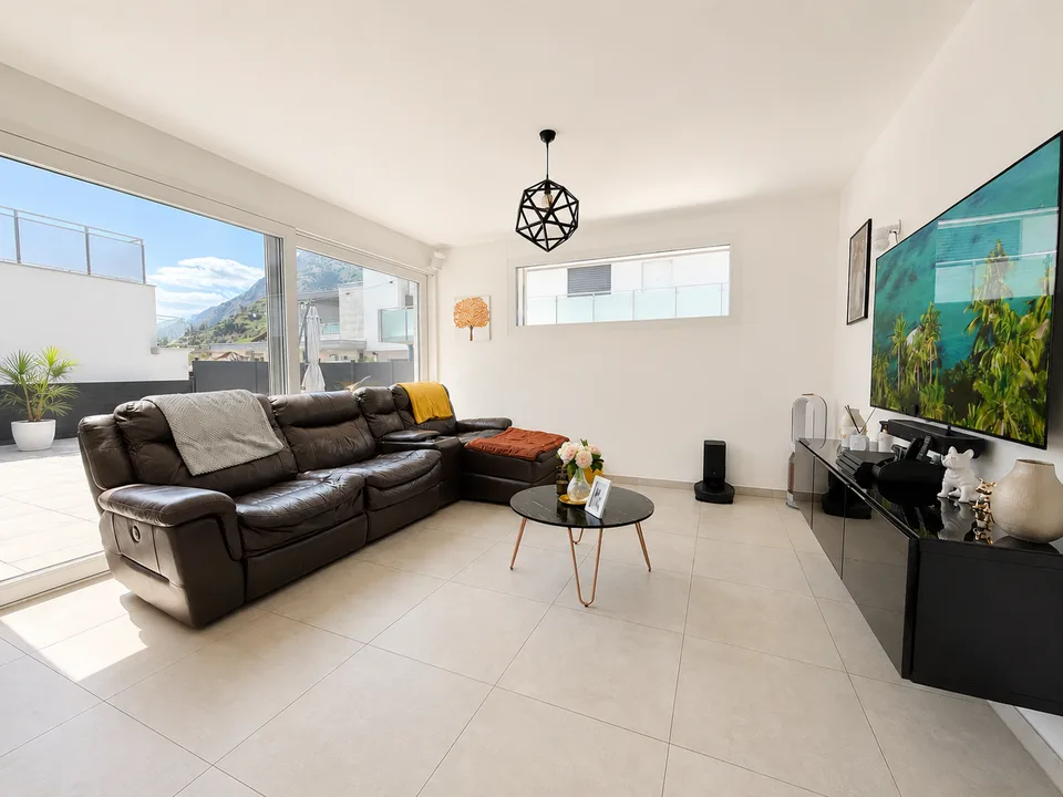Villa récente avec garage et suite parentale à Saillon